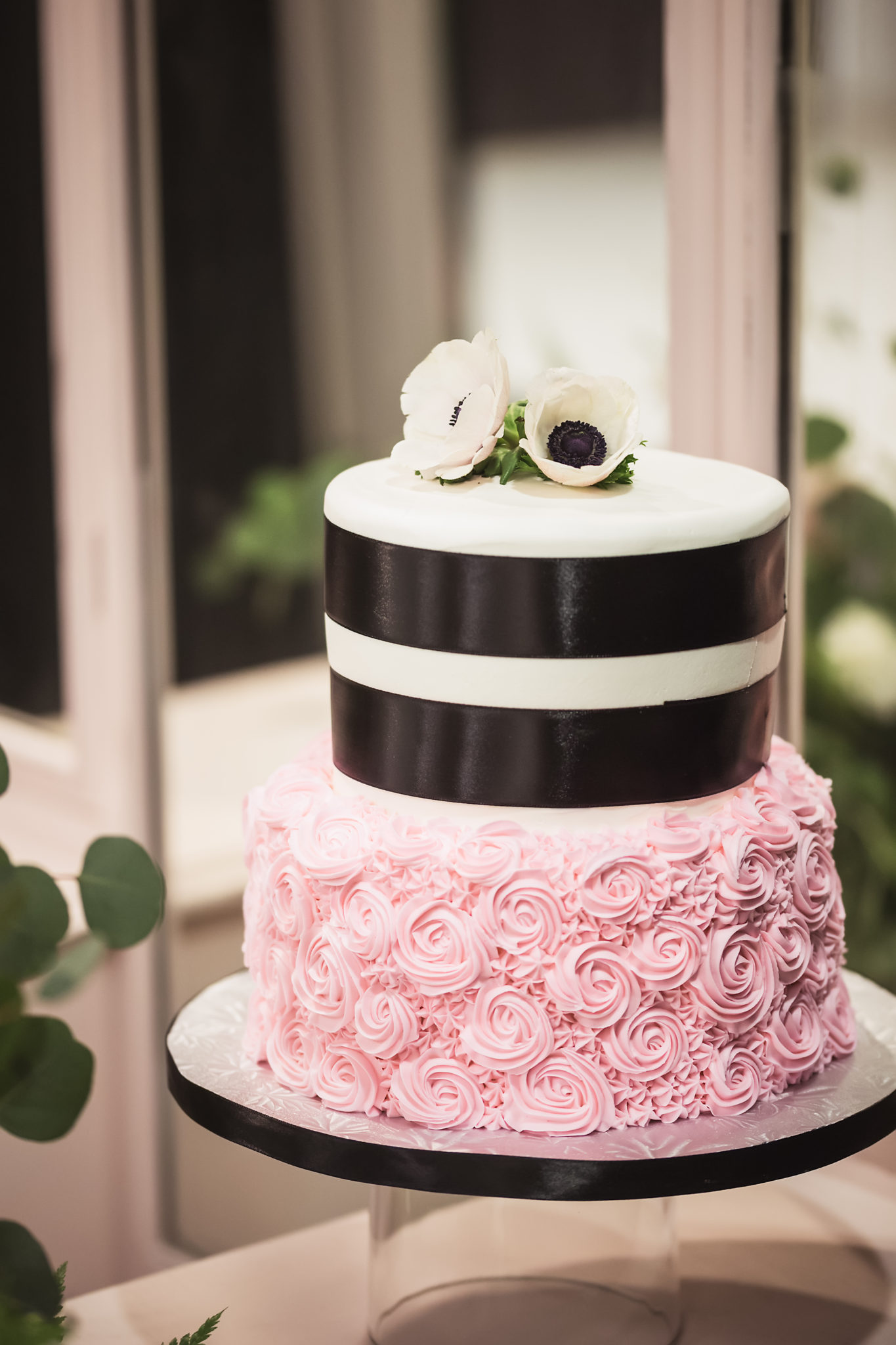 Pink and Black Wedding Theme | Stop and Smell the Flowers | La Crosse Bridal Expo 2018 | Photography provided by Pink Spruce Photography