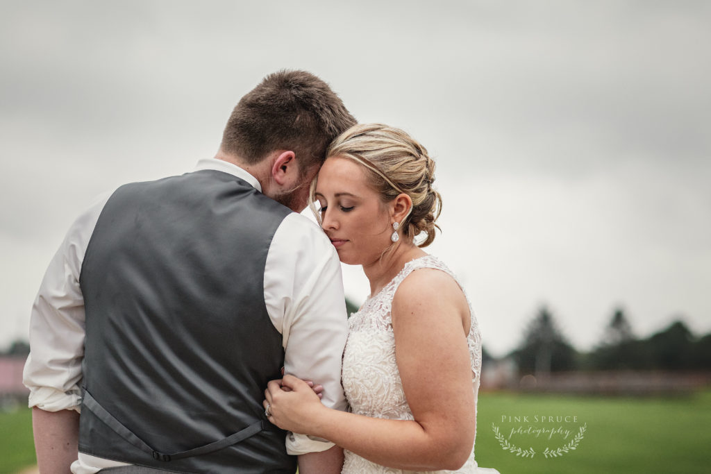 Good Shepard Lutheran Church Wedding in Viroqua, Wisconsin | Photography by Pink Spruce Photography